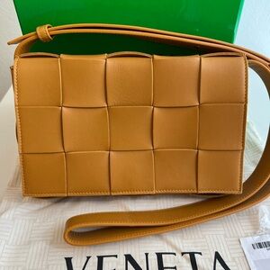 Bottega Veneta Cassette Camel medium intrecciato leather shoulder Cross bag NWT